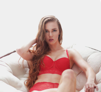 Sienna, 28